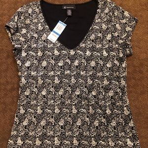 Fitted blouse with flower designs